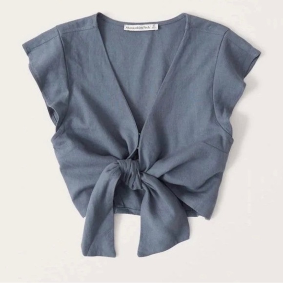 Abercrombie & Fitch Tops - NWOT Abercrombie Blue And White Tie-Front Linen Blend Top
